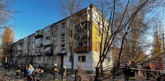 The aftermath of a Russian strike on a residential area in the Dnipro region, rescuers are working.