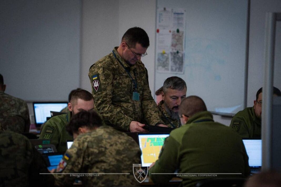 Українські та іноземні військові на спільних навчаннях у багатонаціональному середовищі