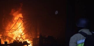 Пожежа в складському приміщенні після атаки на Миколаїв