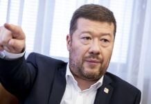 Speaker of Czech Chamber of Deputies orders to remove Ukrainian flag from building Tomio Okamura