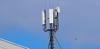 Emergency operation of a mobile base station on a generator