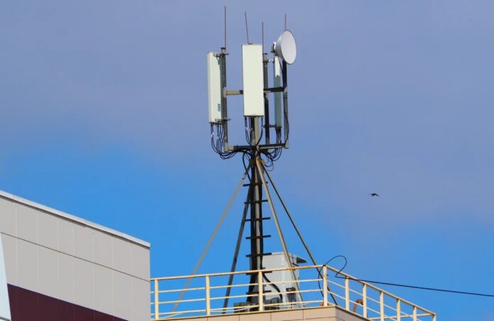 Emergency operation of a mobile base station on a generator