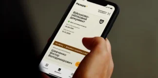 Smartphone with the open application “Reserve+”