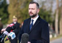 Міністр оборони Польщі Владислав Косіняк-Камиш під час виступу у Варшаві