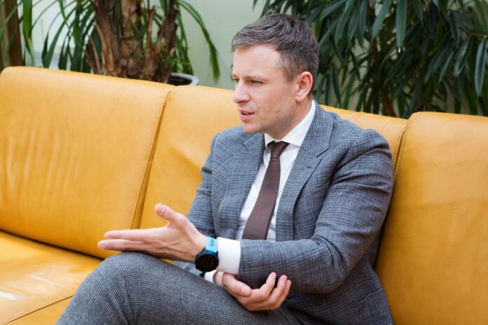 Міністр фінансів Марченко оголошує про оподаткування посилок до 150 євро