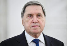 Помічник президента росії Юрій Ушаков під час заяви у кремлі