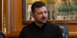 Президент Зеленський під час селекторної наради з командою