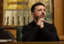 Президент України Володимир Зеленський під час заяви про переговори зі США