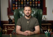 Президент України Володимир Зеленський під час заяви про кадрові рішення