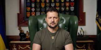 Президент України Володимир Зеленський під час заяви про кадрові рішення