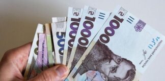 Папка студента та університетський кампус.