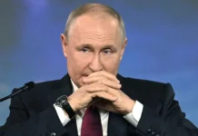 Путін під час виступу повторює пропагандистські тези про “мирні наміри” та “допомогу жителям Криму”.