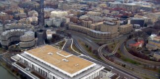 Будівля Центру виконавських мистецтв імені Джона Кеннеді у Вашингтоні