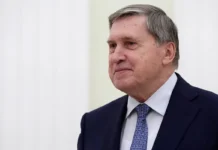 Помічник президента росії Юрій Ушаков під час заяви у кремлі