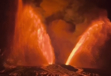 Фонтани лави під час виверження вулкана Кілауеа на Гаваях