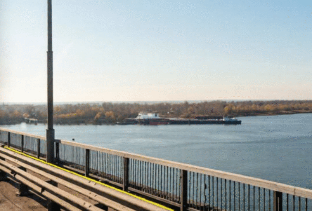 Аварійний танкер у порту Ростова-на-Дону