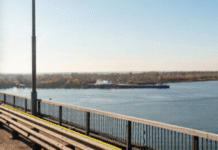 Аварійний танкер у порту Ростова-на-Дону