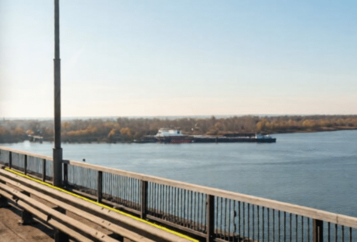 Аварійний танкер у порту Ростова-на-Дону