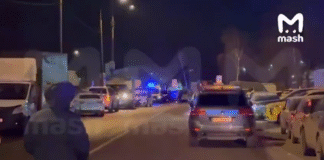 Поліцейські авто та спецслужби на місці вибуху в москві вночі