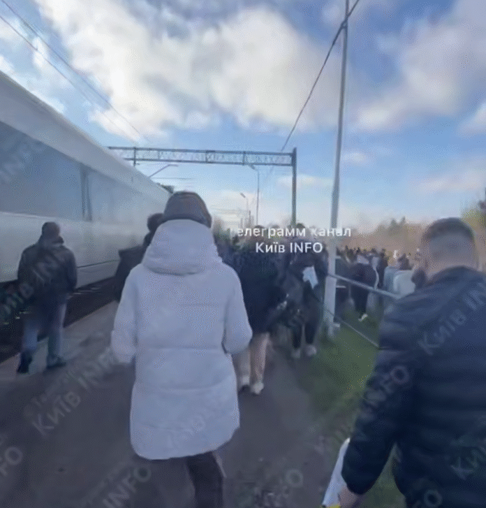 Screenshot_3 Evacuation of passengers on the Przemyśl-Kyiv train after a mining alert