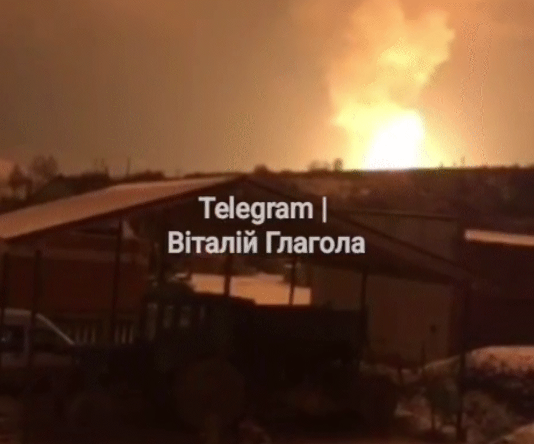 Пожежа після вибуху на газопроводі в Закарпатській області вночі