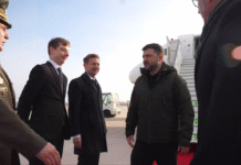 Зеленський прибув до Німеччини на переговори з делегацією США Володимир Зеленський під час прибуття до Німеччини