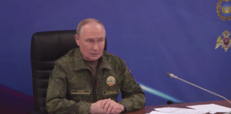 Володимир путін у військовій формі під час заяв про війну проти України