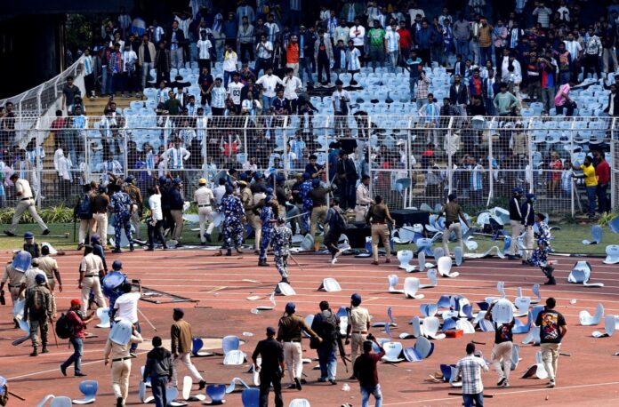 aced683b95c3cda325c4a692b9544890 Riots at the stadium in India during Messi's appearance