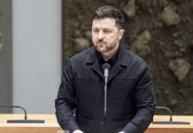 Володимир Зеленський під час міжнародних переговорів щодо завершення війни