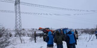 Ремонт лінії електропередач поблизу Запорізької атомної електростанції