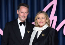 Зірка серіалу «Секс і місто» Кім Кетролл вийшла заміж Кім Кетролл та Рассел Томас після камерної церемонії в Лондоні.