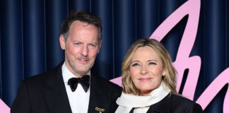 Кім Кетролл та Рассел Томас після камерної церемонії в Лондоні.