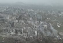 Зруйновані квартали Мирнограда після російських авіаударів та атак дронами.