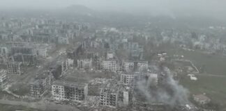 Зруйновані квартали Мирнограда після російських авіаударів та атак дронами.