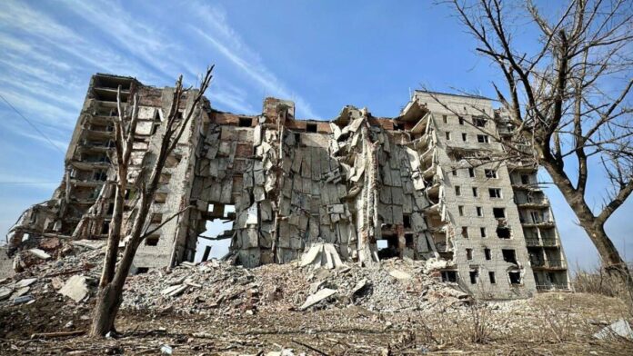 Зруйновані будівлі на тимчасово окупованій території Донбасу
