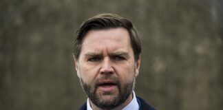 Міністр оборони США Дж. Д. Венс під час інтерв’ю.