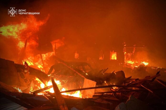 пожежа після російського удару БпЛА на Чернігівщині