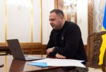 Андрій Єрмак в кабінеті