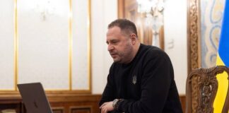 Андрій Єрмак в кабінеті