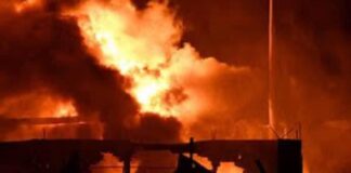 Палаючий енергетичний об’єкт після російського обстрілу на Полтавщині