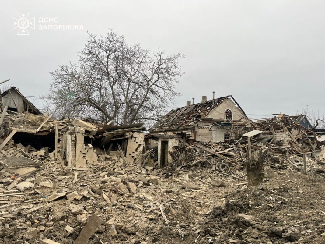 Зруйновані житлові будинки в Запорізькому районі після російського удару