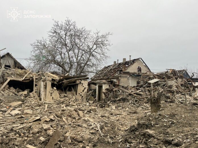 photo_2025-12-08_16-10-01 Зруйновані житлові будинки в Запорізькому районі після російського удару