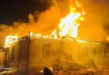 На Чернігівщині виникла пожежа після удару БпЛА Будівля у Чернігівській області палає після удару російського БпЛА