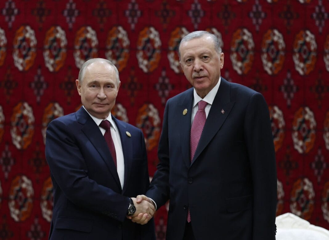 Erdogan and Putin meet in Turkmenistan