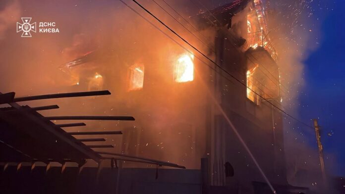 Fire in a residential building in Kyiv after a night attack by Russian drones