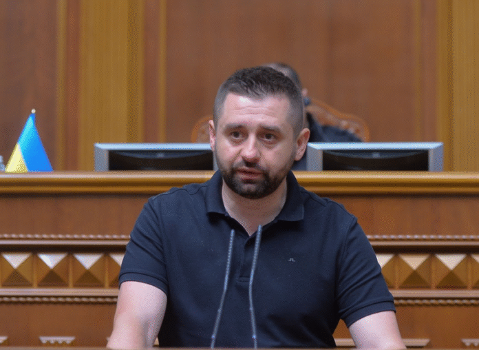 Давид Арахамія під час засідання робочої групи щодо виборчого процесу