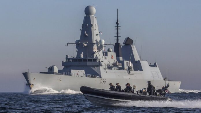 Британські військові кораблі під час навчань НАТО