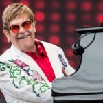 Елтон Джон зробив прикраси з власної кістки