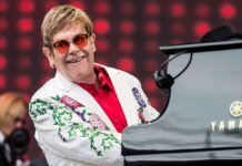 Елтон Джон на сцені