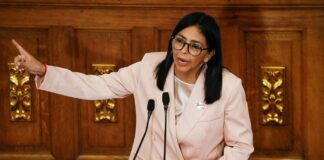 Делсі Родрігес під час публічного виступу